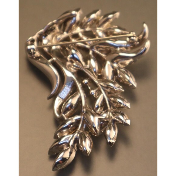 Vintage Trifari Pat Pend Rhinestone Cascading Bouquet Brooch Silver Pin - Picture 3 of 4